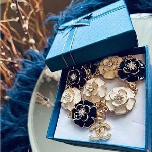Luxury gold charm on handmade floral bracelet